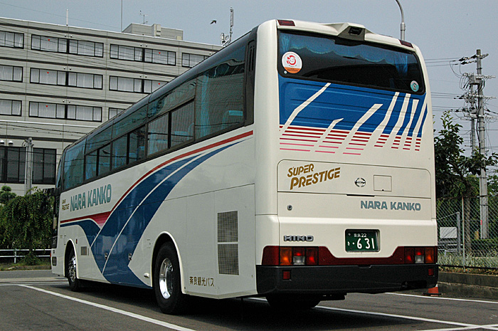 Almera Tino Twitter पर 奈良観光バスさんの特注車 日野kc Ru4fscb タイガートラベルさんの写真は約10年前に東京都内で撮影させて頂いたものです T Co Kqwmnlikeb Twitter