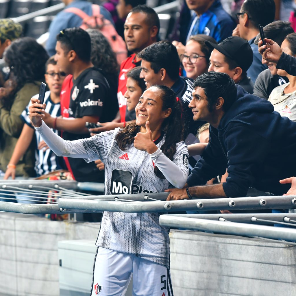 Este tweet se responde mostrando tu apoyo por Las Rojinegras.❤️🖤

¡Queremos ver tus fotos con nuestras jugadoras! 😎👇📸