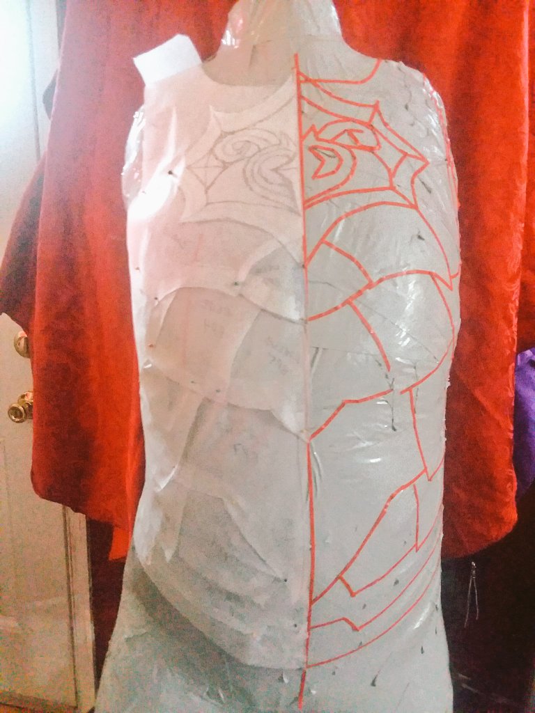 on march 23rd, i gridded the breastplate and transferred the pattern over to swedish tracing paper. the breastplate design was modified slightly to be more flattering for glitz since lorenz has a weirdly short ribcage and long abdomen.