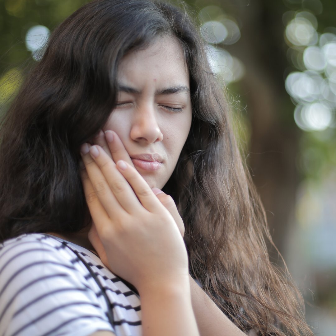 LifetimeSmiles1's tweet photo. Toothache? Pain? Urgent dental concern? Don't risk exposure to Covid-19 in the ER. Please call or message us and we can help you. We may even be able to find a solution virtually. We are here for your Urgent needs. #dentist #escondido #toothache #pain #emergency #essential #😷 https://t.co/Pl0KFPCDsB