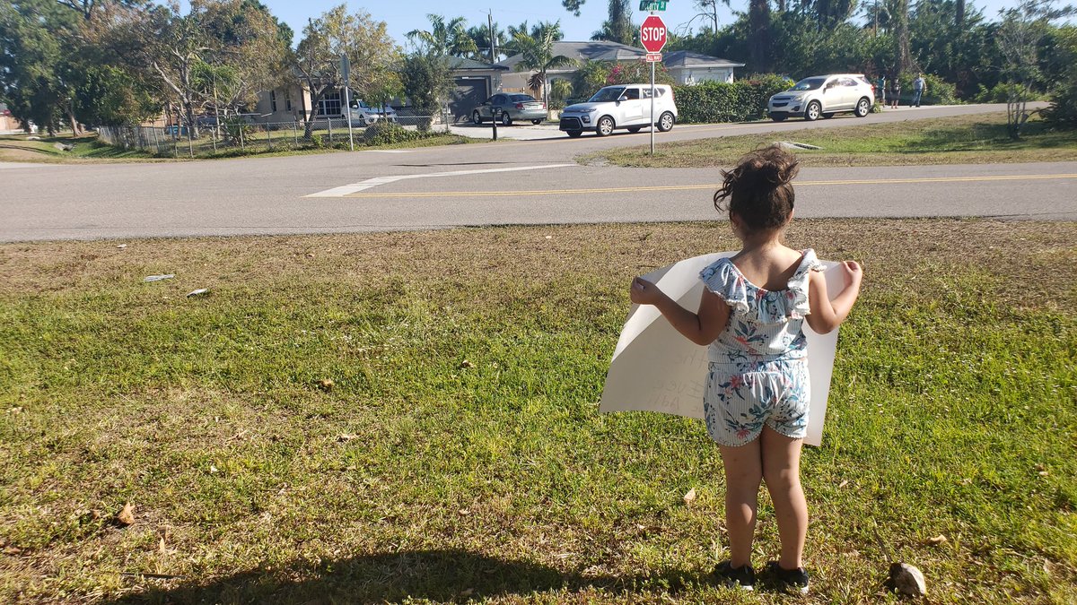 Thank you to all teachers and  members of  <a href="/ParksideProud/">Parkside Elementary</a> for the special parade for the kiddos and a special thank you to.@psemiller for be a special teacher with Adli !!🥰🥰🥰