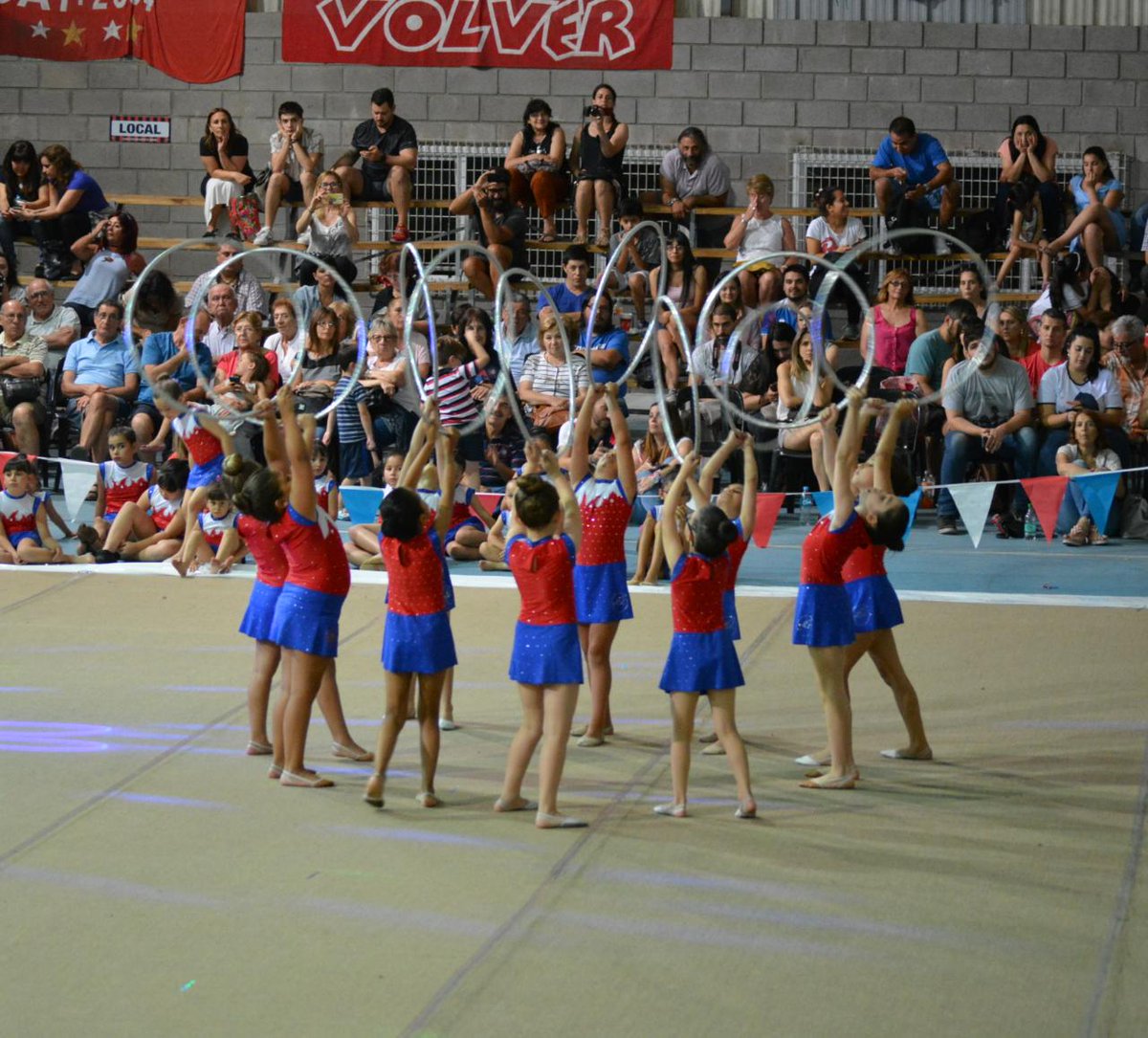 SanLorenzo's tweet photo. #RítmicaEnCASLA 🔵🏠🔴

🤸‍♀️ Las profesoras de #SanLorenzo armaron videos con trabajos fáciles y divertidos para que las chicas que hacen Gimnasia Rítmica en el Club puedan seguir practicando en sus hogares.

😉 ¿Vos te animás? ➡️ https://t.co/TfsjBZ6fKz https://t.co/vRyPXAVZGC