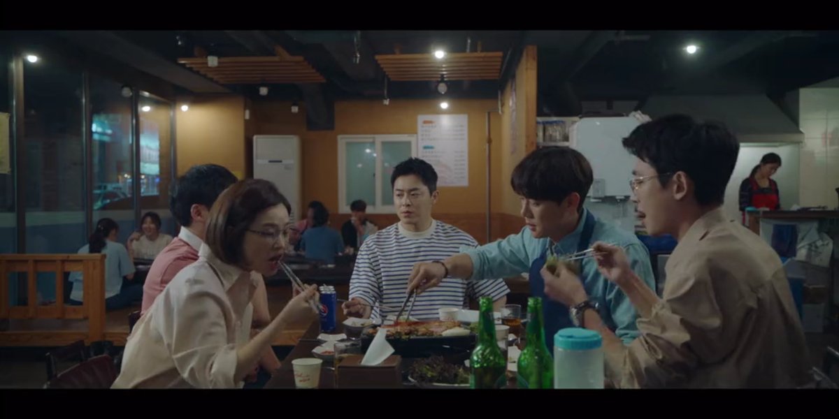 i wont fall for  #JungKyungHo chemi between actresses coz JunWan looks whipped in love looking at SongHwa in the preview. Everything seemed rushed w Iksun, & given she's his friend's sister he'll think things through b4 dating her. & JunWan is not an ass #HospitalPlaylist