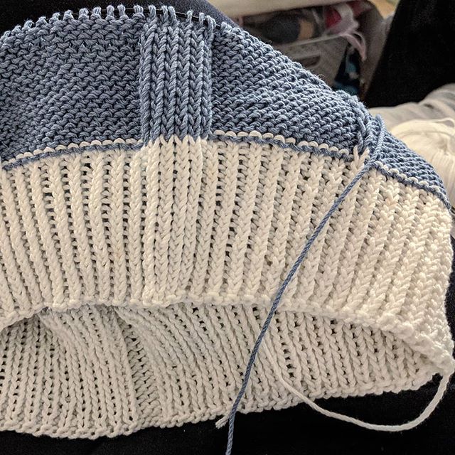 HanSuthers's tweet photo. Stay at home knitting project two. #FrameworkBralette from @jessssiemae is go! Using up a couple of odd balls of @debbieblissknits Piper yarn, a cotton/viscose blend. Working up super quick, so I'll have to find project…
📸 https://t.co/p9p6gzIPv8 via https://t.co/ayHoszui0K https://t.co/TzxW2pu753