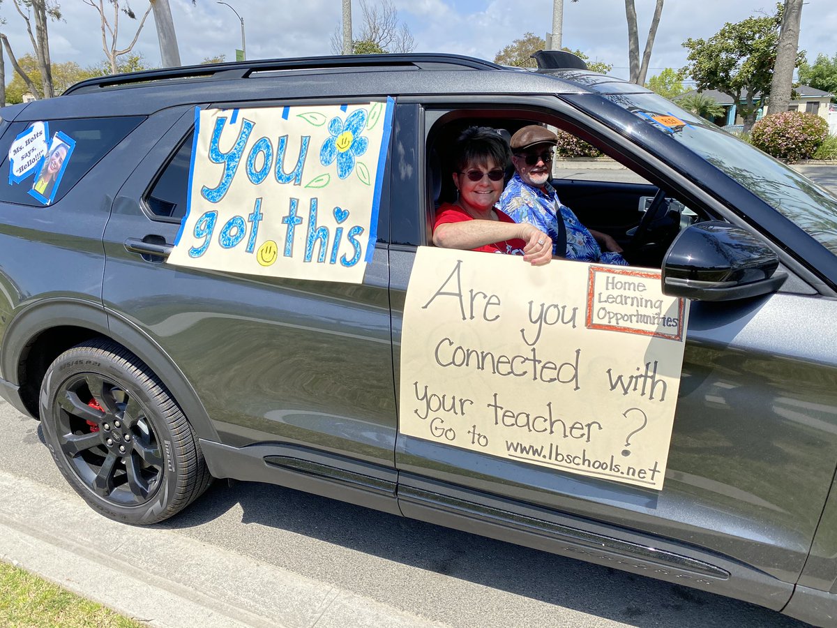 ASRayburn's tweet photo. Success! β₯οΈ is full after seeing (from a socially safe distance) our Riley family! Missing them! #proudtobeLBUSD #RileyRoadrunners #RayburnReaders https://t.co/RMbXvf37yK