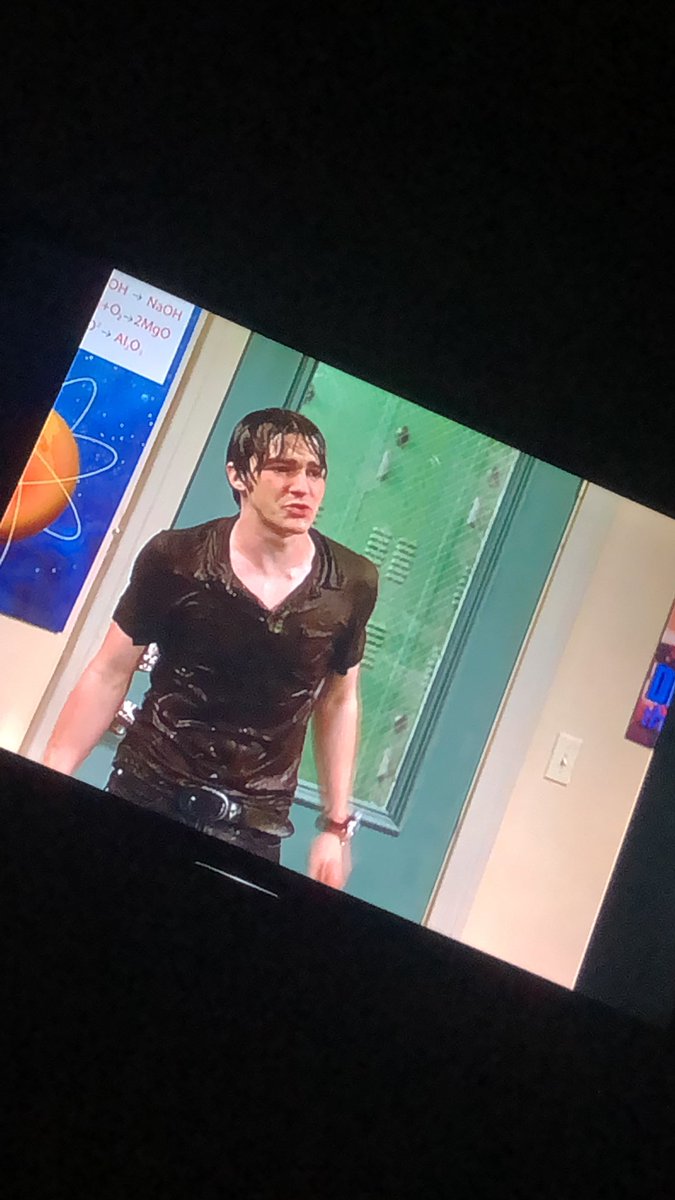 daniellexdurran's tweet photo. @DrakeBell @ItsJoshPeck This scene has been breaking my heart since 2007🥺💔 #DrakeAndJosh https://t.co/OGPd3mEMj3
