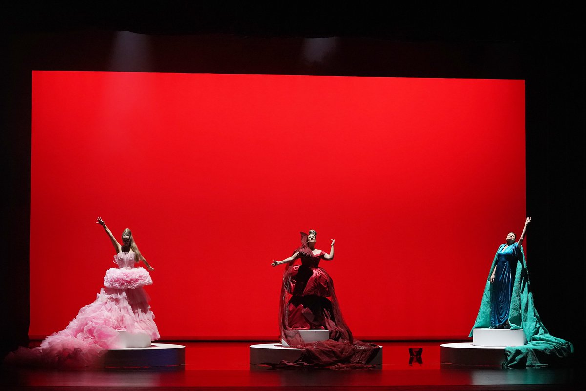 The three magnificent Sirens - Ali McGregor, Antoinette Halloran and Dimity Shepherd perform an online exclusive.

Photo: Lorelei performed at the 2019 Helpmann Awards.

cairnspost.com.au/news/queenslan…