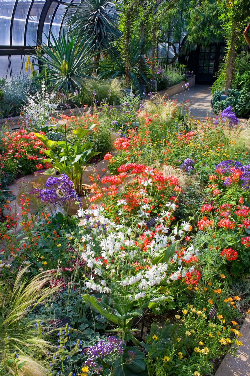 longwoodgardens's tweet photo. Your eye candy from our photo archive today is a spring tableau of color from our Mediteranean Garden back in 2007. #TBT
#OurGardensYourHome https://t.co/JVUtGrEZMY