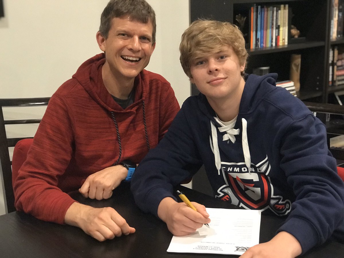 JayMarkiewicz's tweet photo. @M_markiewicz15 signed with  @RichmondGeneral Junior Hockey. He works so hard at his craft and he is excited at the opportunity to pursue his dream and passion.  Congrats to my main man Mic! https://t.co/jnJP78uqV1