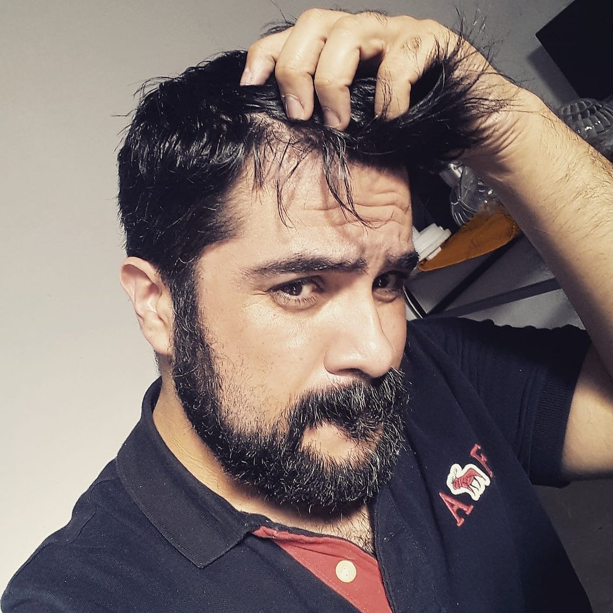 Maurici64864268's tweet photo. Me siento en una serie de Netflix #cuarentenahoy #QuedateEnTuCasa #despeinado #gayboy #gayday #lookthat https://t.co/nFIKRdff31