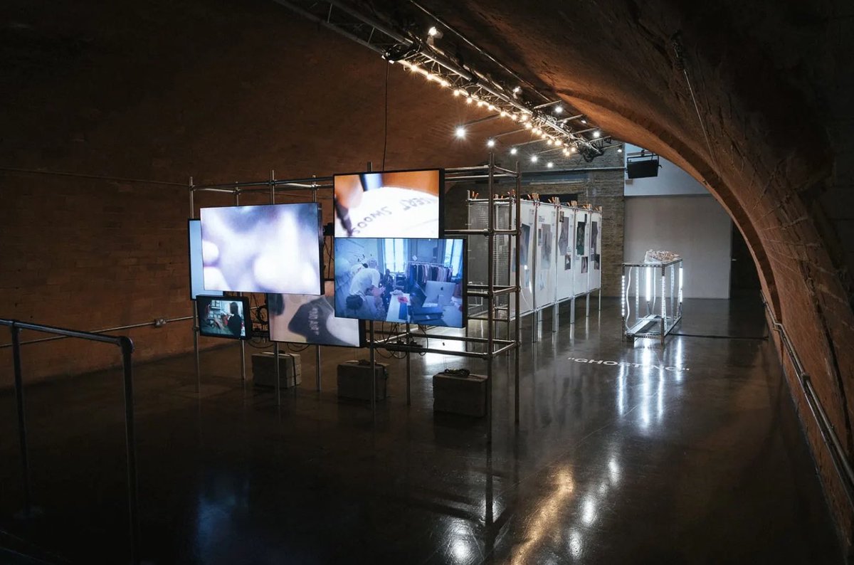 GetaPopUp's tweet photo. As an official #Nike partner for this generation-defining collaboration, he transformed the Kachette in Shoreditch, Central London, into an immersive gallery space which told the story of each iconic silhouette and its reconstruction by the inimitable #VirgilAbloh 👟👟 https://t.co/QAeqTci5WQ