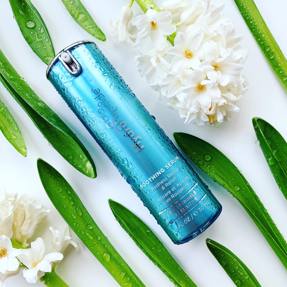 Stress in life can also cause stressed skin, which can mean redness, irritation, breakouts, and more. Keep your skin calm and soothe with our Soothing Serum and you'll see calmer, glowier skin.
.
.
.
#hydropeptide #onthebrighttrack #soothing #serum