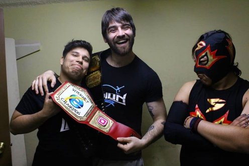 NuevaEraArg's tweet photo. Mañana tenemos una nueva #EntrevistaDemoledora 🎤💣🔥

El Campeón en Parejas Fusión, #GuidoElDemoledor sigue con sus entrevistas en vivo en nuestro #Instagram oficial dónde ya pasaron #IgnacioCarmona y @CapuEsports, en esta nueva entrevista le toca al "El Líder" @RolonWrestler. https://t.co/WZHVyR9NEP