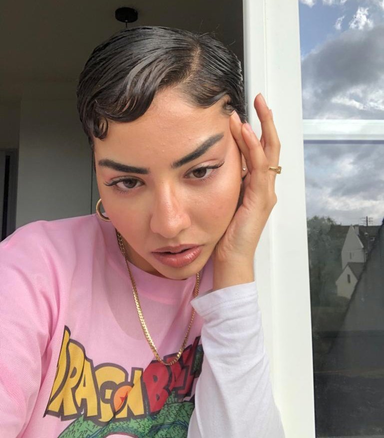 90killawhat's tweet photo. J'ai reçu bcp d'insultes et de moqueries (sale trav, sale PD, t'es laide, sale bonhomme...) psk j'ai les cheveux courts. Mais laissez moi vous dire une chose, la beauté d'une femme ne réside pas dans ses cheveux et c'est ce que j'ai réussi à me prouver. #jesuisbelle https://t.co/5swhy0LYzu