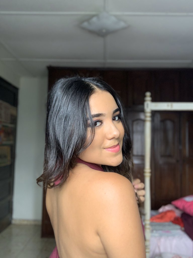 yerlinbe20's tweet photo. Volvi a inventar 🤷🏻‍♀️😂 https://t.co/r3zDMnvtcs