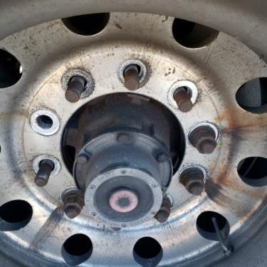 140_local_MTO's tweet photo. Imminent wheel separation prevented by the #WindsorTIS heroes! #RoadSafety is why we are here! Here For the people of Ontario, keeping the goods moving and keeping the highway safe for EVERYONE! #MTOEnforcement @ONtransport @C_Mulroney @TeoOntario #InThisTogether https://t.co/hTyRvHrcE3