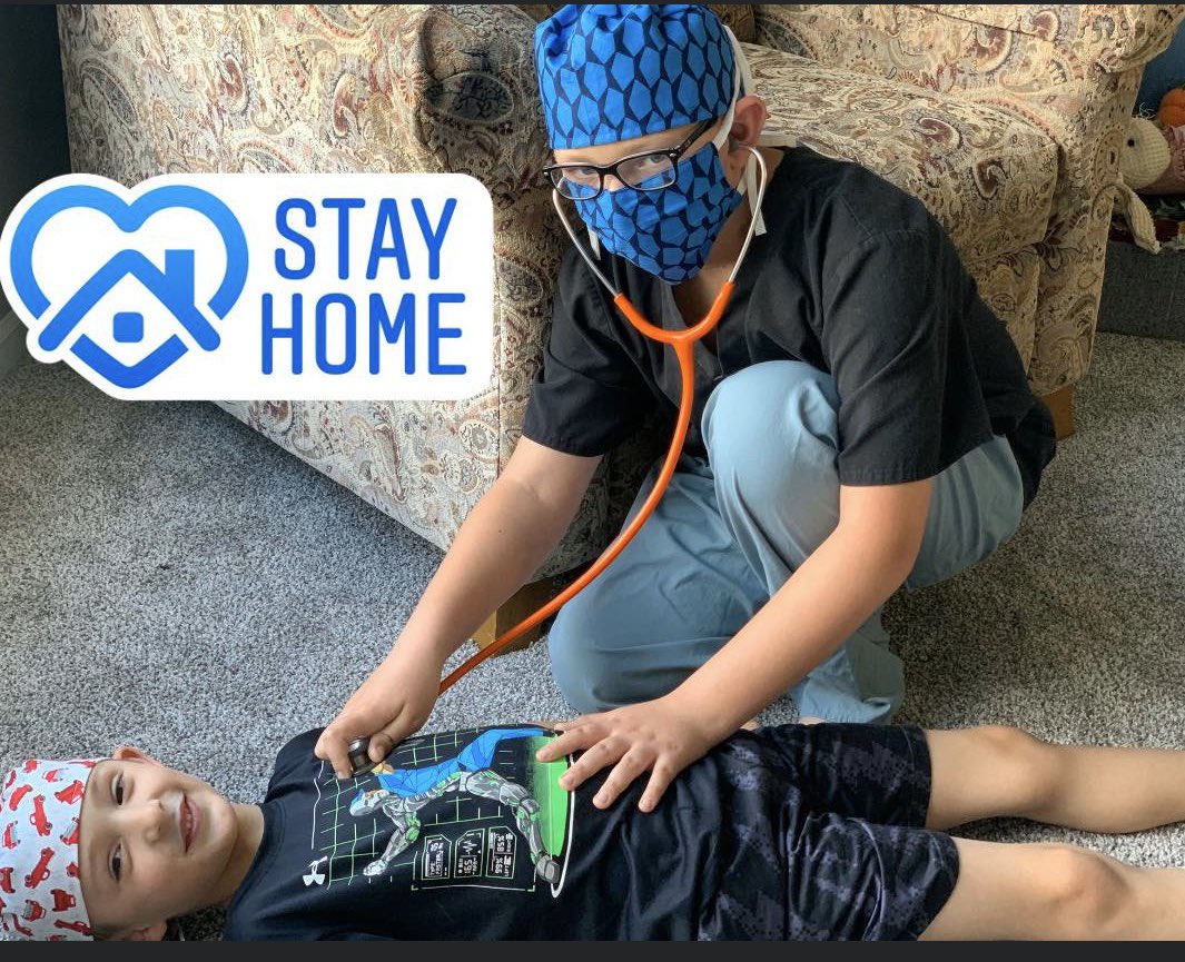 offgridglam's tweet image. tip your hat to healthcare worker day @CIScards345 

Hat and masks by Mimi ( Cheryl L Craig) @WhiteFlowerQuiltShop

Foster raided my closet 
#mymomisanurse
#stayhome
@MelissaMpeery  @KidsPetry @chooseGVMH 

Foster asked me how do you breath in these masks !!!