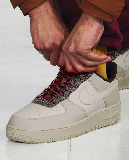 よろしくおⒽ NIKE - nike air force 1 07 lv8 fossil エアフォース1の