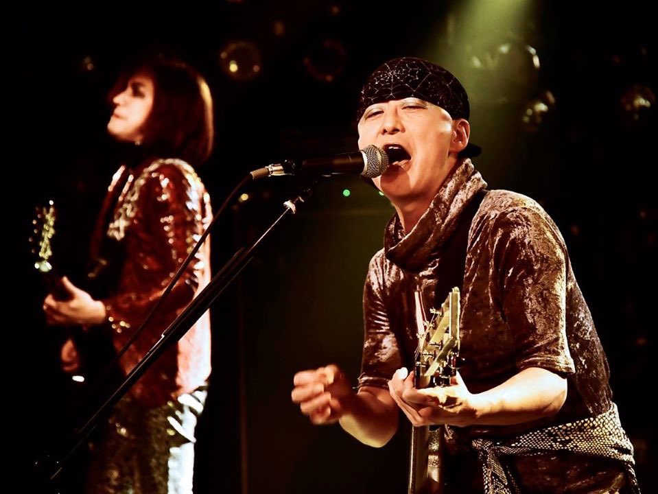 itoh_vox's tweet photo. 2018年4月のuedand@渋谷ラママ
渡邊 真さんに撮影していただいたもの
渡邊さんも2年後がこうなるとは思ってなかっただろうな
#uedand https://t.co/9kn1U0EXlD