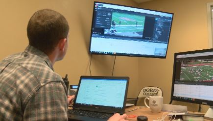 BradKTIV4's tweet photo. ONLINE X"S & O'S! @DordtFB is holding spring football practices in a unique way. https://t.co/IHVESqm8hy https://t.co/am0ldTPFYj
