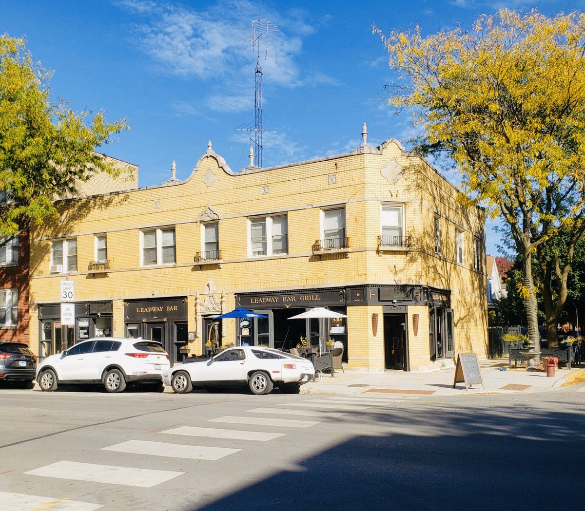 LeadwayTavern's tweet photo. We’ve really been missing our drinking buddies &amp; neighbors. Can’t wait to see everyone again soon! 😄🙏 Stay healthy &amp; safe. Cheers! 🍻 
•
#Leadway #LeadwayTavern #LeadwayTavernAndLiquors #BoozeHoundz #Booze #Bowmanville #Chicago #Illinois #ChooseChicago #GoodTimes #Fun https://t.co/92WKuT56IH