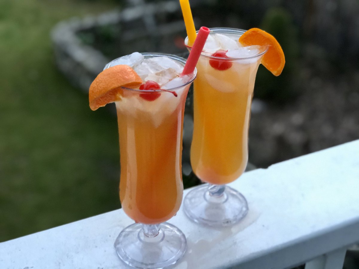 epcotbarcrawl's tweet photo. Night 4 of our Disney Dining During a Quarantine (#DDDQ)
Got a late start on dinner & there a better way to cook than with a drink in hand
Made T & I a couple of Backscratchers....(& have had a couple by now ๐) https://t.co/JtqIBQ0Wtx