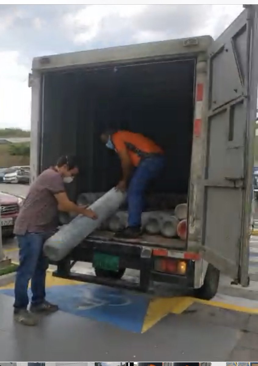 FundMariaGracia's tweet photo. Acabamos d hacer entrega de 27 cilindros d oxígeno al @iessceibos p dar terapia de choque a pacientes q llegan al hospital n estado de axfixia.Este es 1proyecto del Ing Christian Petersen financiado p la Fundación María Gracia y donantes de cilindros p salvar vidas
#UneteEcuador https://t.co/ddGQ5M5RY5