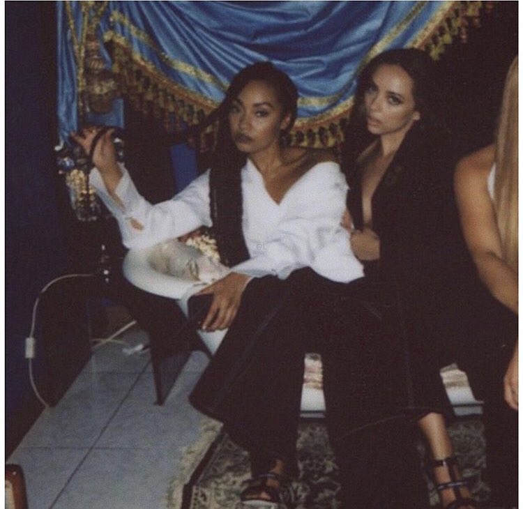 ǝʇıɹnoʌɐɟ ʎɯ ɥʇıʍ spıoɹɐloԀ