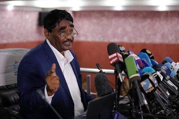 ابراهيم الشيخ يا عجيب ،،
اعلن عن تبرعي لوطني واهلي وشعبي بمبلغ 2 مليار جنية وأوكد كامل ثقتي ودعمي لحكومة الفترة الانتقالية ومؤمنا اننا سنعبر معا اشد اوقات بلادنا محنة وهشاشة ،،
#القومة_للسودان
