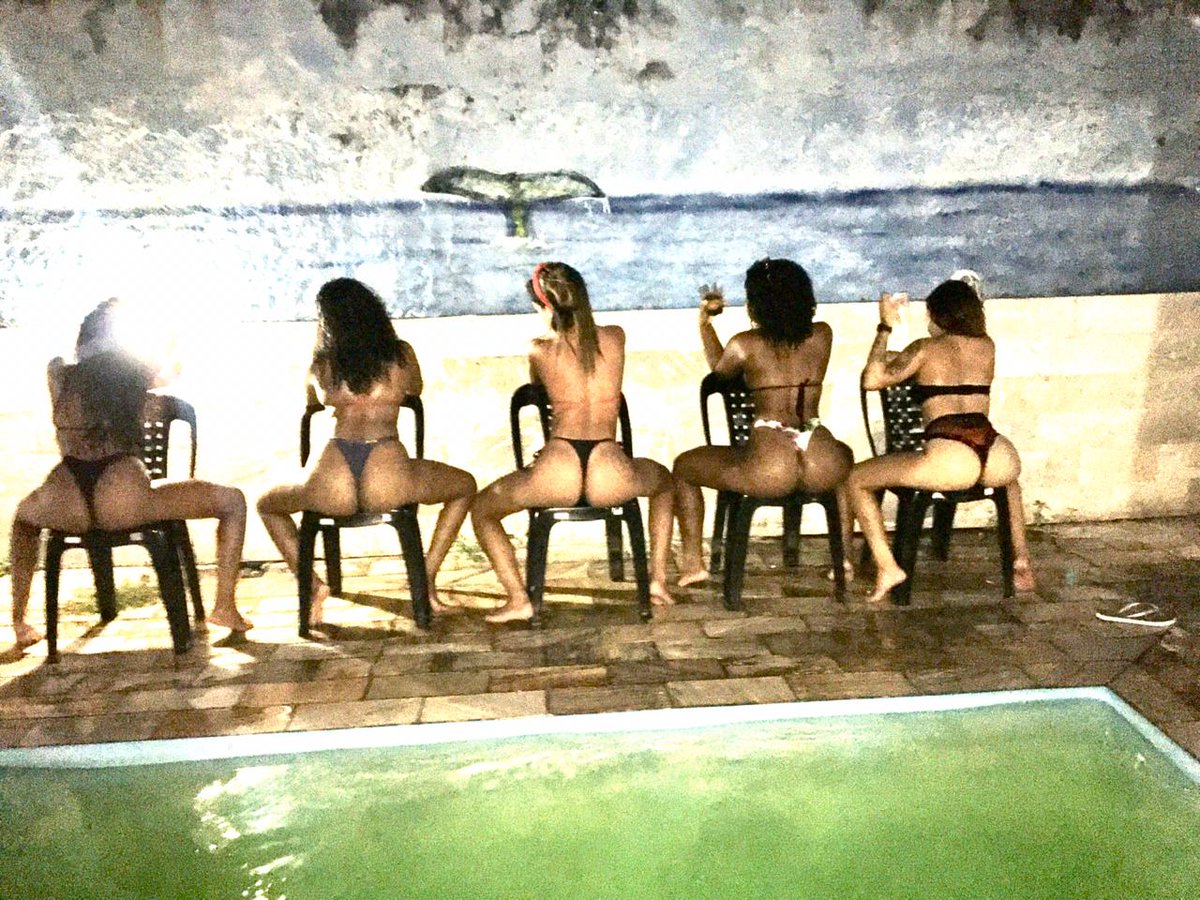 Anacaro76320534's tweet photo. Com as gatas 😍😋
#Aoooo vivoooooo @Do_grau12 @Loira16277515 https://t.co/7oD9e0crGY