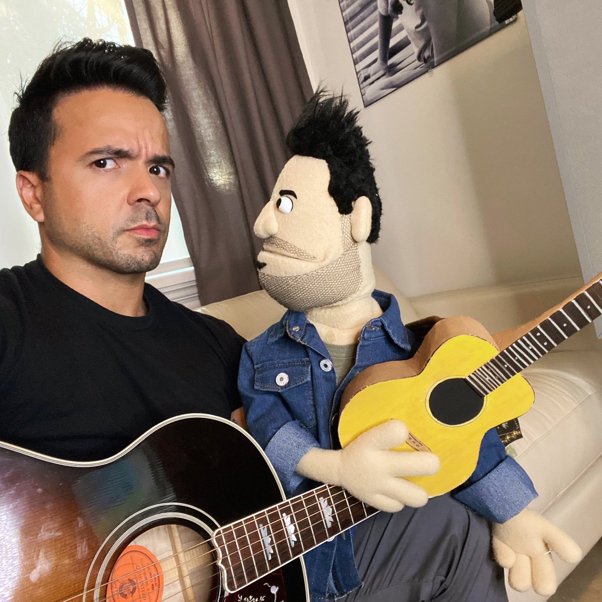 LuisFonsi's tweet photo. Pero que se cree este???? 😠 https://t.co/RCRx0ixLgE