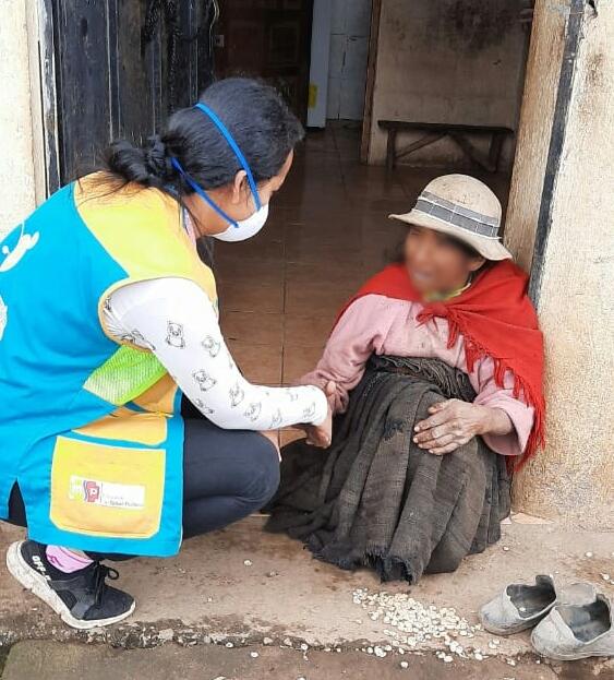 DPS_LosRios's tweet photo. #Bolívar | En Guaranda, #MédicoDelBarrio realiza visitas en la comunidad de San Juan, con el objetivo de constatar el estado de salud de pacientes en condiciones de vulnerabilidad. Se monitorea presencia de síntomas de #COVID19ec como medida para brindar atención oportuna. https://t.co/qOYVtnwGRs