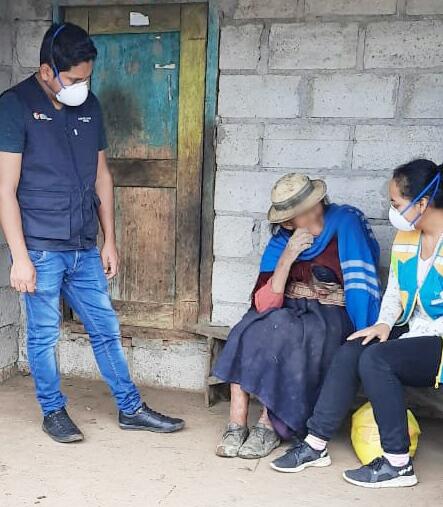 DPS_LosRios's tweet photo. #Bolívar | En Guaranda, #MédicoDelBarrio realiza visitas en la comunidad de San Juan, con el objetivo de constatar el estado de salud de pacientes en condiciones de vulnerabilidad. Se monitorea presencia de síntomas de #COVID19ec como medida para brindar atención oportuna. https://t.co/qOYVtnwGRs