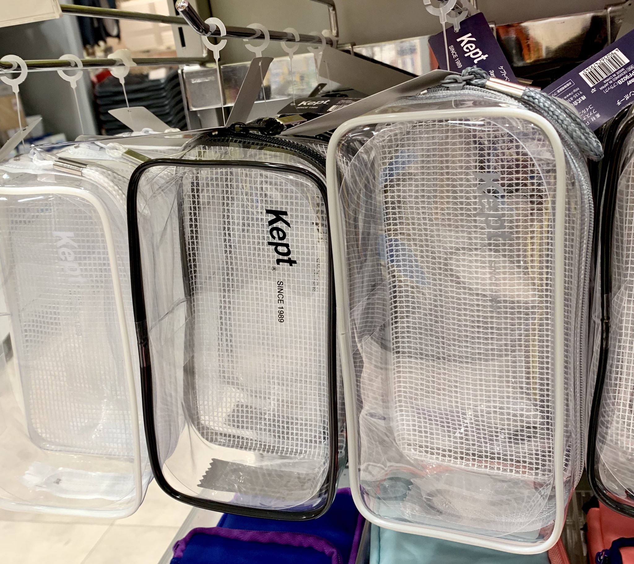 大宮ロフト クリアカラーで人気のペンケース Kept が再入荷しました 中身が一目でわかるので 文具のほかにもさまざまな小物収納としてお使いいただけます カラーバリエーションも豊富です T Co Y2rmsrvfi7 Twitter