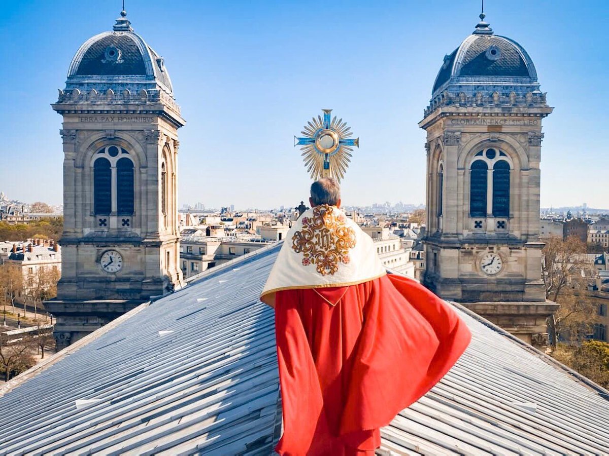 UnHombreDeFe's tweet photo. ¡Bendición de Paris con el Santisimo Sacramento! 😍
Bendito y alabado sea Jesús Sacramentado 🙌🏻 https://t.co/bIQKF40YhK