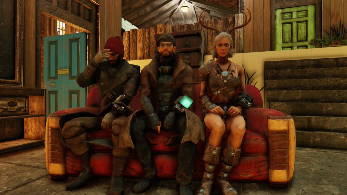 AMoxieMistake's tweet photo. This was a really awkward house warming party.... https://t.co/4v6GMoh8bl