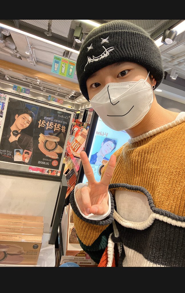 _chowoodz's tweet image. 오늘 지나가다가 저랑 마주쳤어요! 도플갱어랑 마주치면 무슨일이 생긴다는건 거짓말인 것 같네요! 룰루랄라블라~~에 있더라구여! 하핳