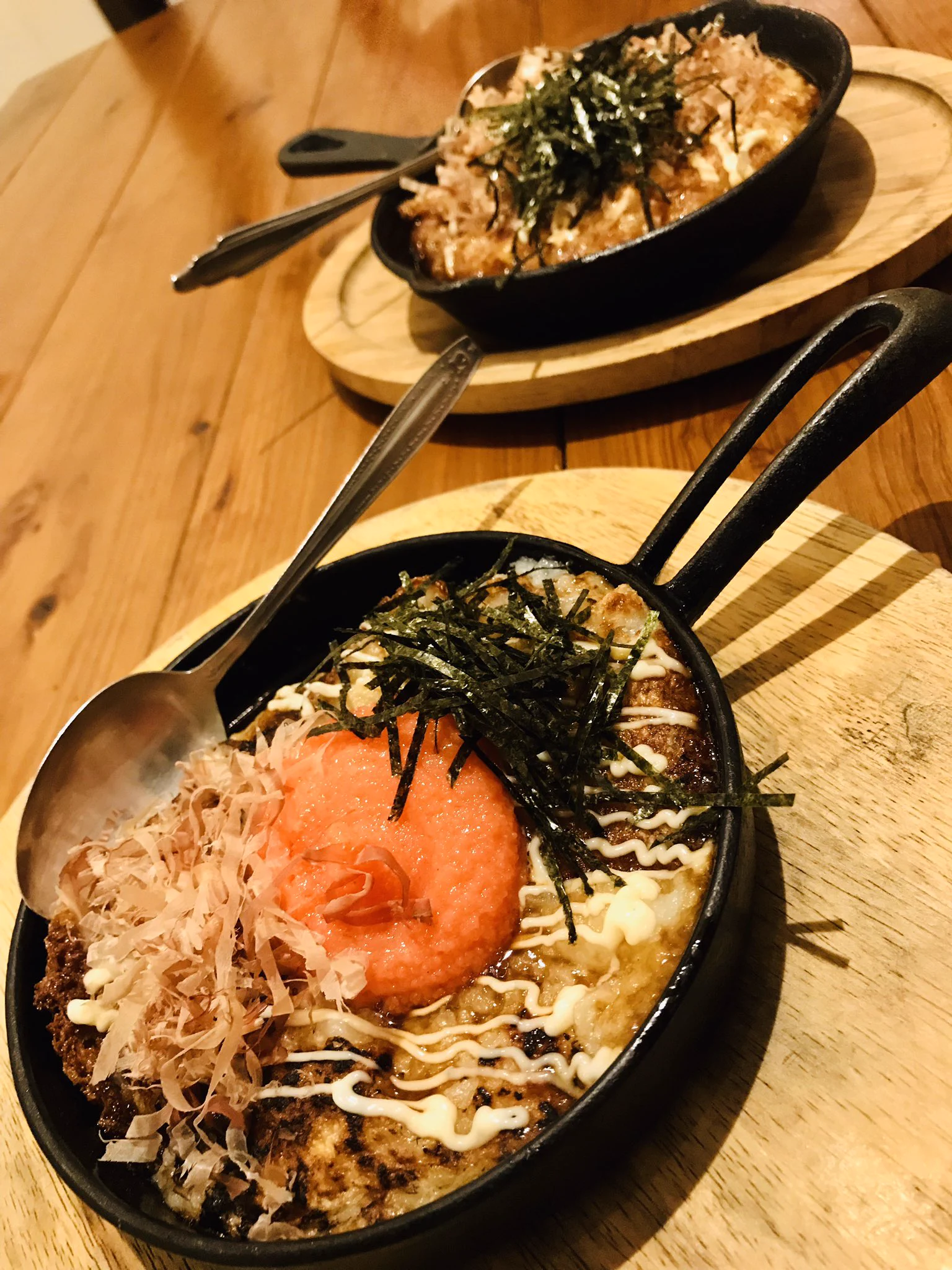 @asobikikaku 助けてください。
本場の山芋の鉄板焼きはこんな感じです。 