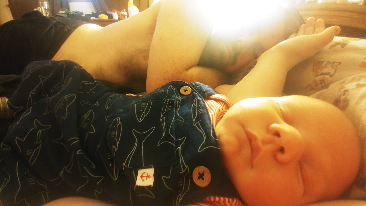 Dicegoblin5's tweet photo. New nerd level achieved: put both my husband and newborn son to sleep with Klingon music 🎶
#Nerd #startrek #Klingons #naptime #baby #nerdlevel https://t.co/RhWxUpz8Rm