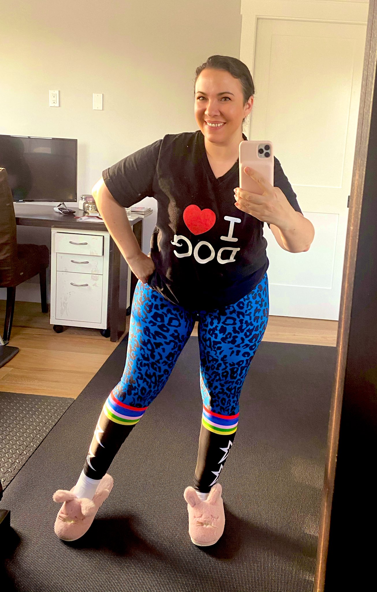Gloria Calderon Kellett on X I love my outfit today. I Doc shirt Fitmama leggings bunny slippers. This is my new glam. WynonnaEarp https t eGwyafNDvG X