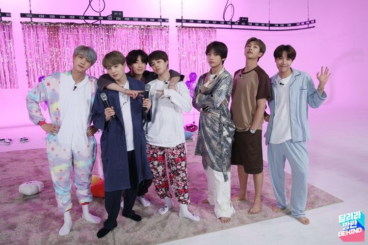 day 91: angels !! i hope you all are having a wonderful day and that you all are resting really really well <33 i also hope that you’re happy and healthy, i love youu soo muchh, please never forget just how special you all are !! thank you for everything  @BTS_twt 
