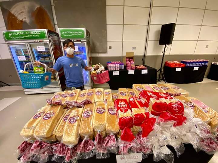 inquirerdotnet's tweet photo. St Luke's Medical Center Global City in Taguig opens a makeshift store to provide free grocery items for d hospital's frontliners &amp; their families. SLMC says this a "token of appreciation for their hard work &amp; selfless efforts" in fighting #COVID19.  
📷 SLMC | @jagoncilloINQ https://t.co/qOyVt2m525