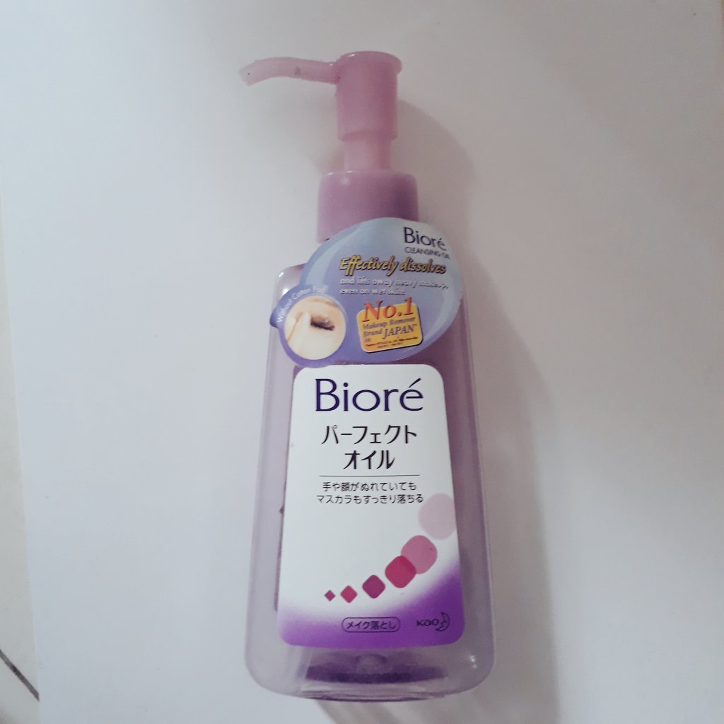 Yuk!Oil cleanserHonestly, relationship i dgn oil cleanser ni biasa2 je. I takde favs. I pakai je apa yg adik i beli  dia selalu pakai HL. Mmg best tu.P1: Biore Cleansing Oil - ok2 for meP2:  @domskincare - I ♡ THIS! ALMOND & ROSE! Pls keluarkan yg ni balik 