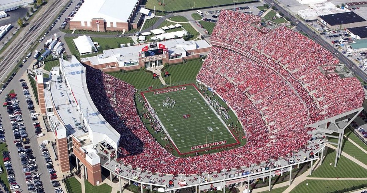 Very grateful to say I have received an offer from the University of Louisville. Thank you <a href="/Coach_Ledford/">Dwayne Ledford</a> <a href="/CoachPeteThomas/">Pete Thomas</a> <a href="/CoachSanders14/">Coach Sanders</a> <a href="/BigWillie7179/">Willie Anderson</a> <a href="/dlowery44/">David Lowery</a> <a href="/coachjakediesel/">Jake Robertson</a> <a href="/FCS_Recruiting/">Paladins Recruiting</a> <a href="/ChadSimmons_/">ChadSimmons</a> @CoachSattUofL #PaladinBuilt