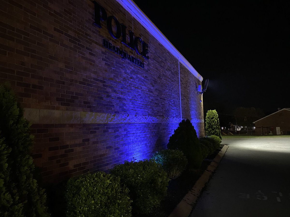 MtJulietPolice's tweet photo. Headquarters shines blue tonight in honor of #WorldAutismAwarenessDay ! https://t.co/cFfr0sohRz