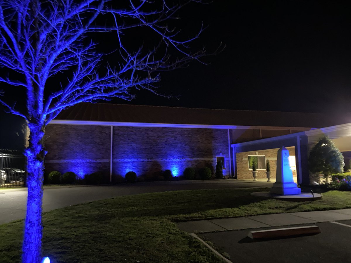 MtJulietPolice's tweet photo. Headquarters shines blue tonight in honor of #WorldAutismAwarenessDay ! https://t.co/cFfr0sohRz