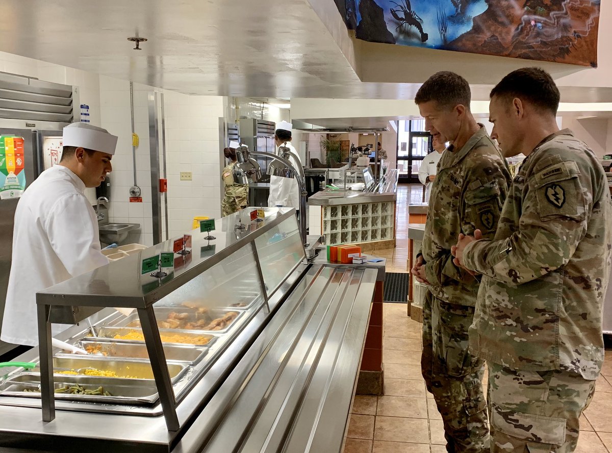 25thIDCG's tweet image. Had the opportunity to visit DSB’s Sustainment Bistro with CSM for some chow.  We appreciate the great food and their continued efforts to preserve and protect our force as we prevent the spread of COVID19. #TropicLightning #Lightning6 #LightningSupport #8thTSC #FactsNotFear