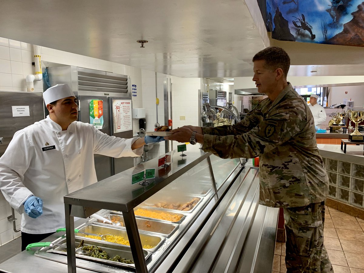 25thIDCG's tweet image. Had the opportunity to visit DSB’s Sustainment Bistro with CSM for some chow.  We appreciate the great food and their continued efforts to preserve and protect our force as we prevent the spread of COVID19. #TropicLightning #Lightning6 #LightningSupport #8thTSC #FactsNotFear