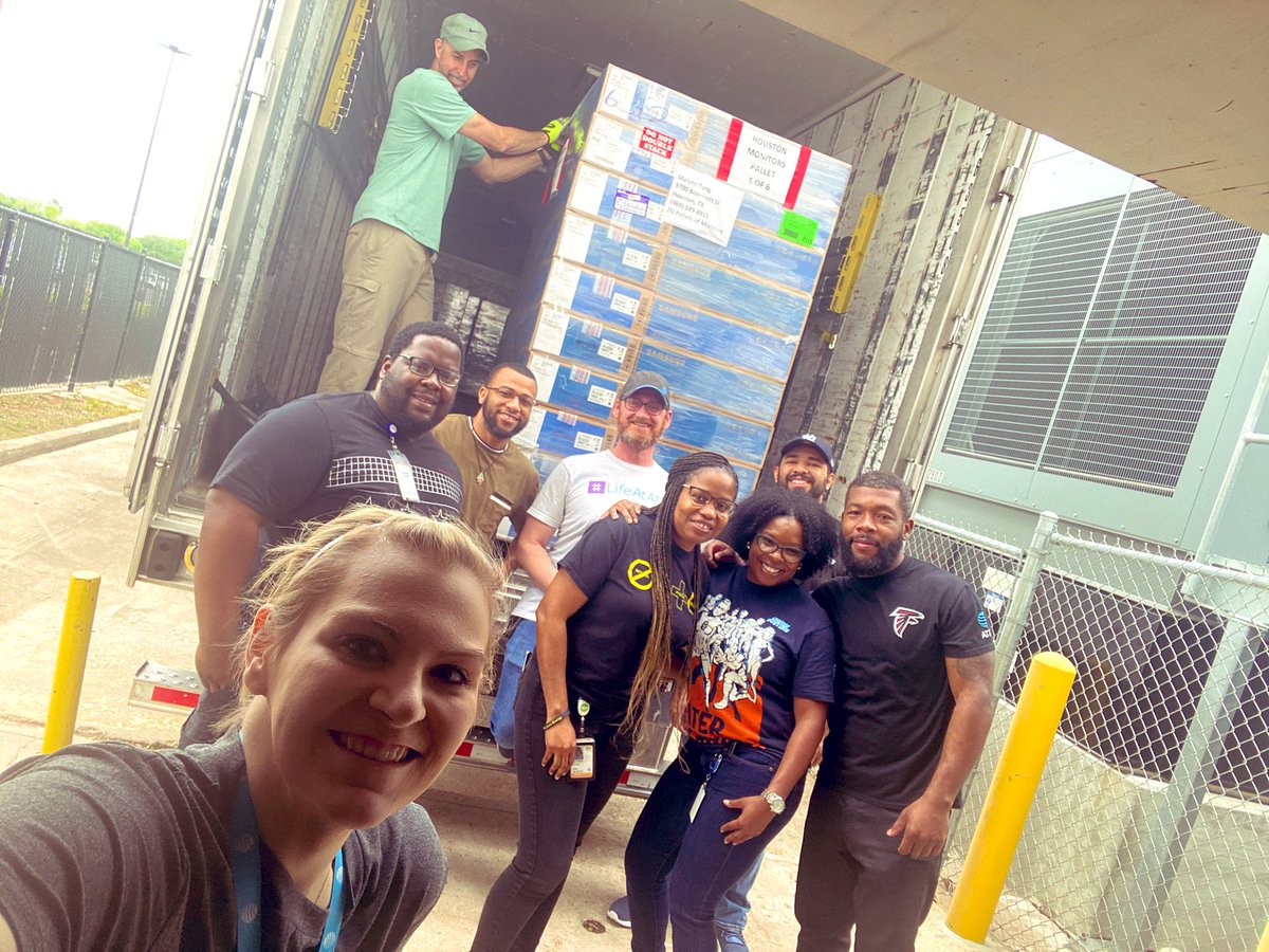 229 Work at home kits sent out and more to go tomorrow. Big shoutout and thanks to our friends @ATTMesaplatinu1  for sending us 300 monitors! Our leadership team was busy today! <a href="/annmarieromano/">AnnMarie Romano</a> <a href="/connecthtx/">Houston</a>