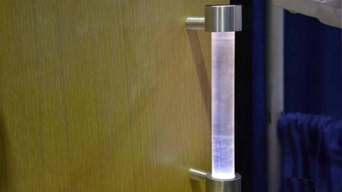 Students invent a UV door handle that kills bacteria. Genius! In tests, the handle was able to kill 99.8% of the microbes living on it. bit.ly/33ZREPz